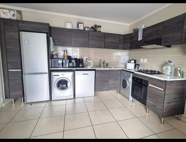 1 BEDROOM APARTMENT FOR SALE IN BRYANSTON